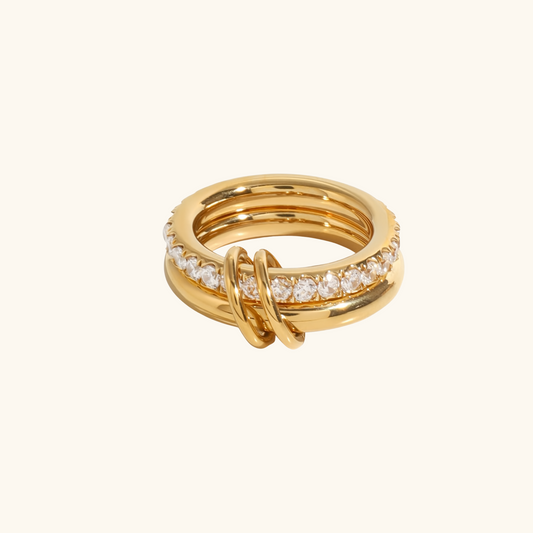 bagues ornée de diamant et anneau simple